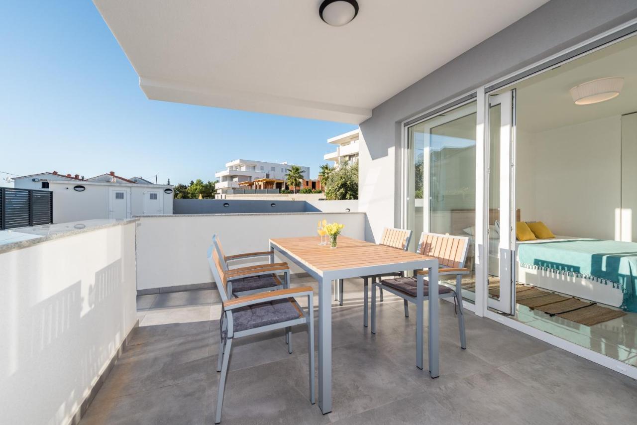 Villa Lena Luxury Apartments Novalja Luaran gambar